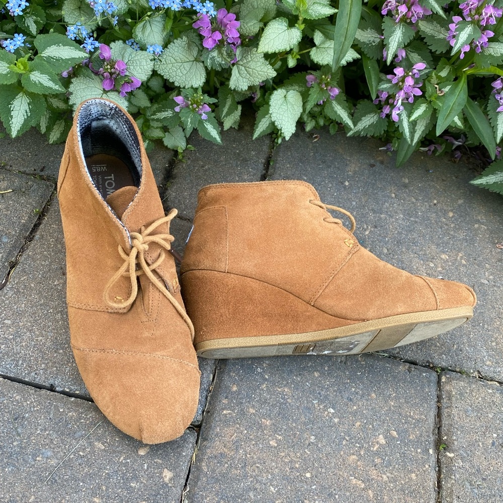 Toms TAN Suede Wedge Ankle Boots, 8.5 Spring Sale